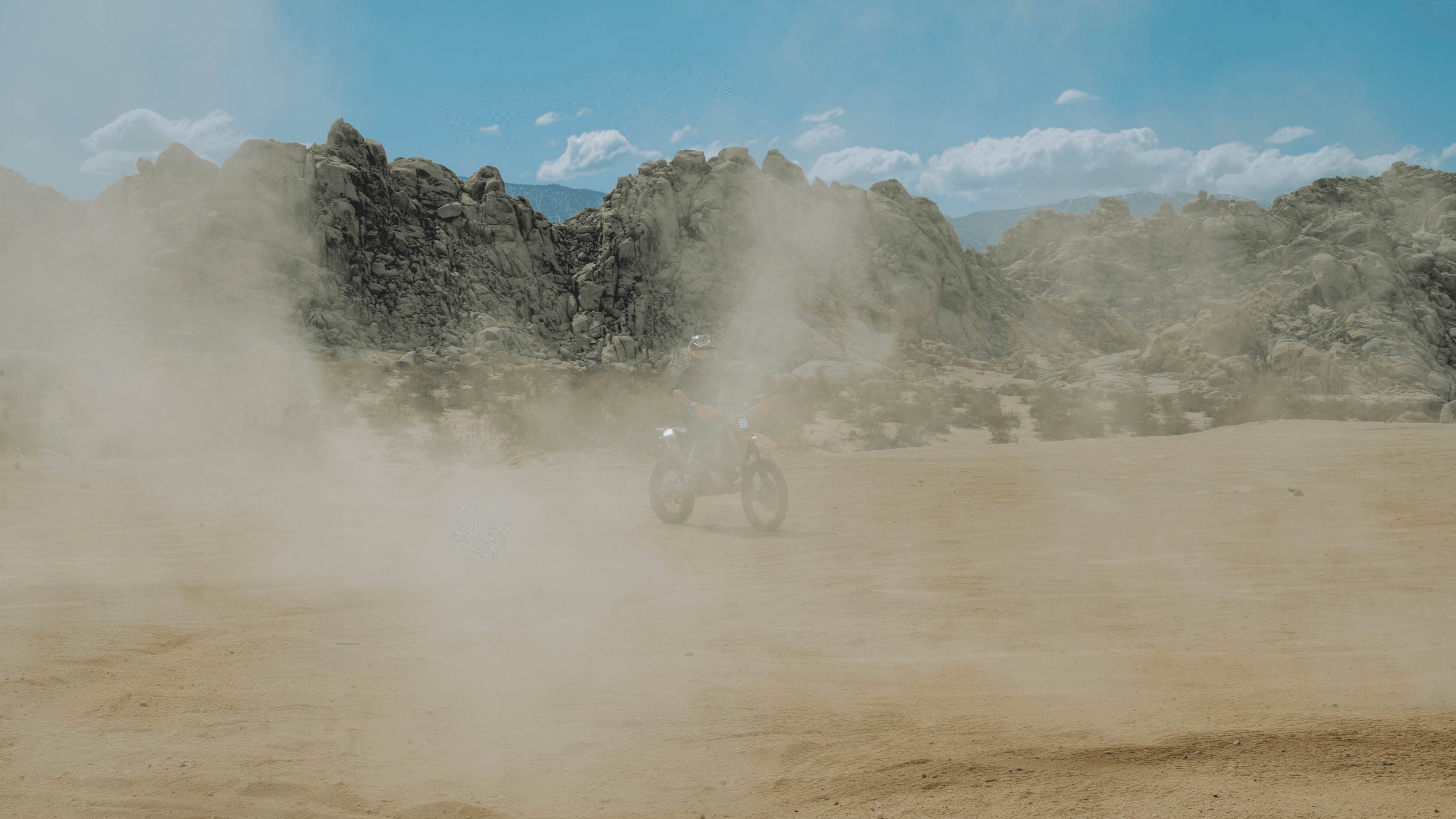 dirt bike dust cloud